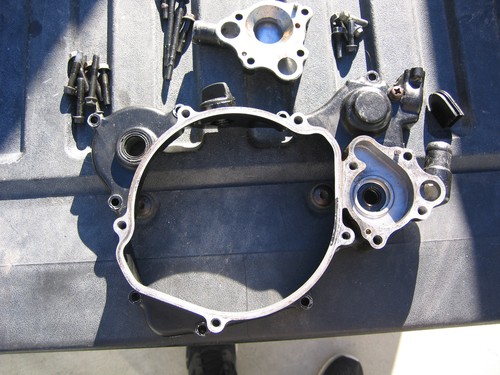 87 88 89 90 91 92 93 94 HONDA CR125 CÁRTER EMBRAGUE INTERIOR Y CUBIERTA BOMBA DE AGUA - Imagen 1 de 17