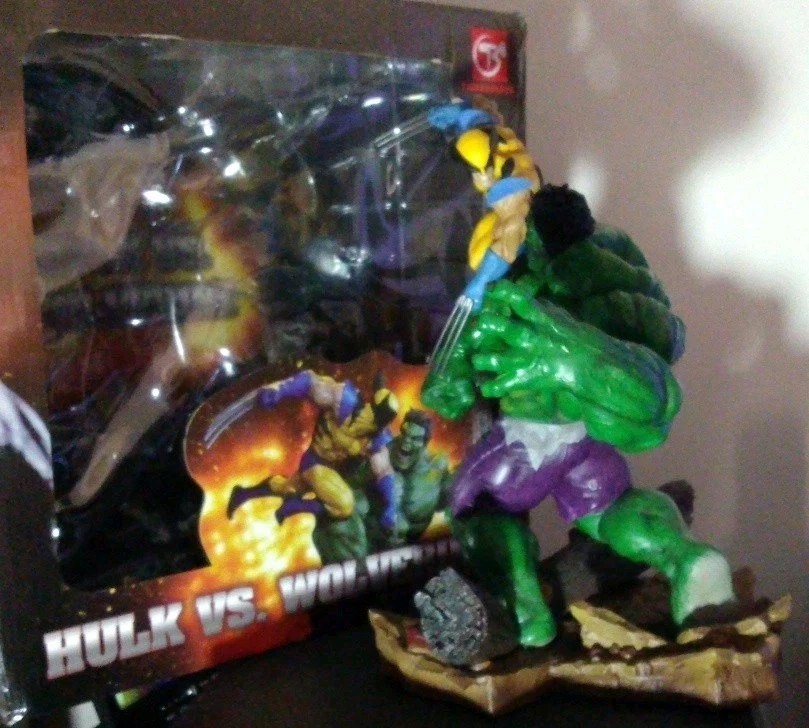 Marvel Hulk vs. Wolverine 14''  Maquette Statue Figure Collectible - Image 4 of 4