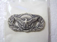 USAF BASIC SECURITY POLICE QUALIFICATION INSIGNIA NEW IN GI PACK DATED 1983