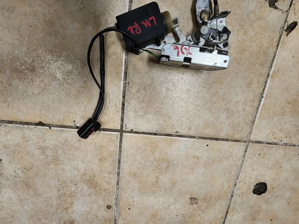 1995 1996 1997 JAGUAR XJ6 VANDEN PLAS ЛЕВАЯ ЗАЩЕЛКА ЗАМКА ЗАДНЕЙ ДВЕРИ С ПРИВОДОМ - Изображение 2 из 2