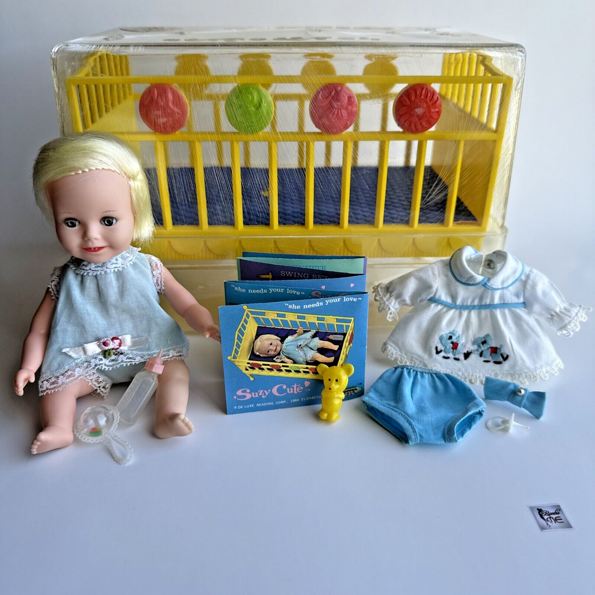 Vintage 1964 Topper Toys ~ Suzy Cute Doll ~ Case ~ Crib ~ Outfits