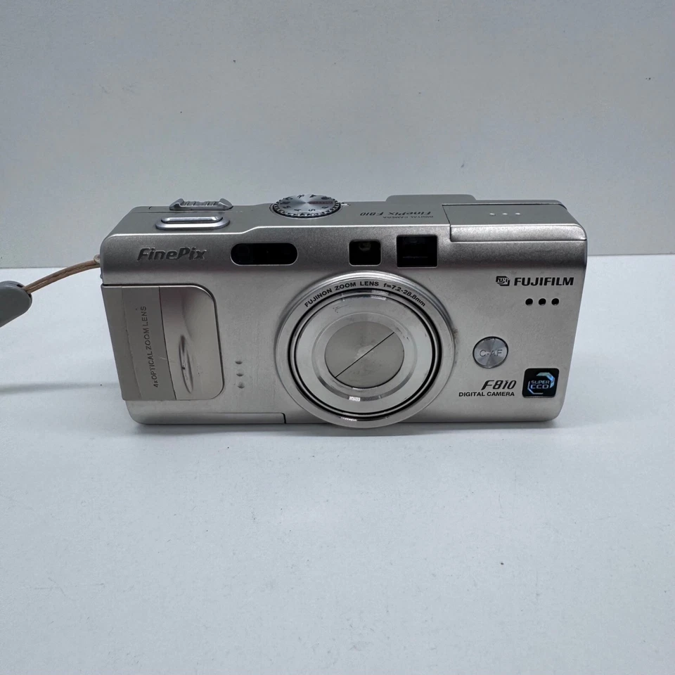 Fujifilm FinePix F810 Compact Digital Camera Widescreen Pop up Flash w/ Charger - Image 4 of 4
