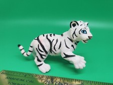 Vintage White Siberian Tiger Cub Vanishing Wild Life 1996 Safari Toy Cat Figure