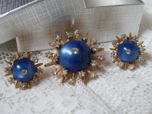 Vintage Blue Moonstone Cabochon / Rhinestones Brooch, Pin & Screw Back Earrings