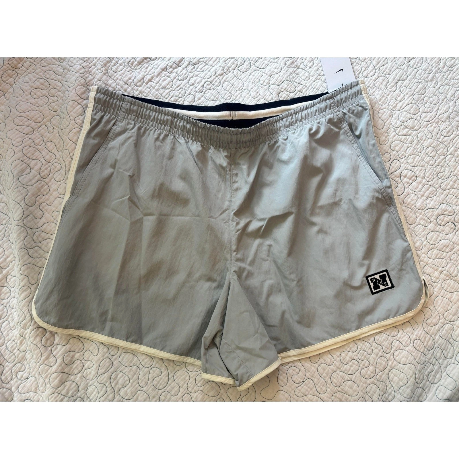 Nike Mens 5 Inch Training Shorts Grey Size XXL