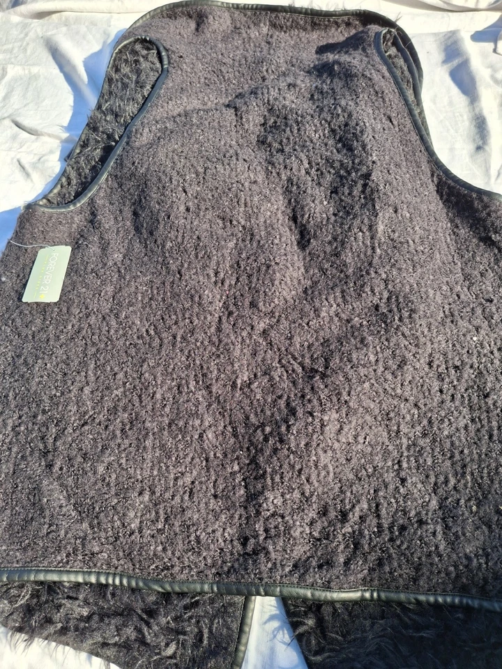 Chaleco negro Forever 21 Outerwear talla 2x 3x piel falsa Foto 4 de 4