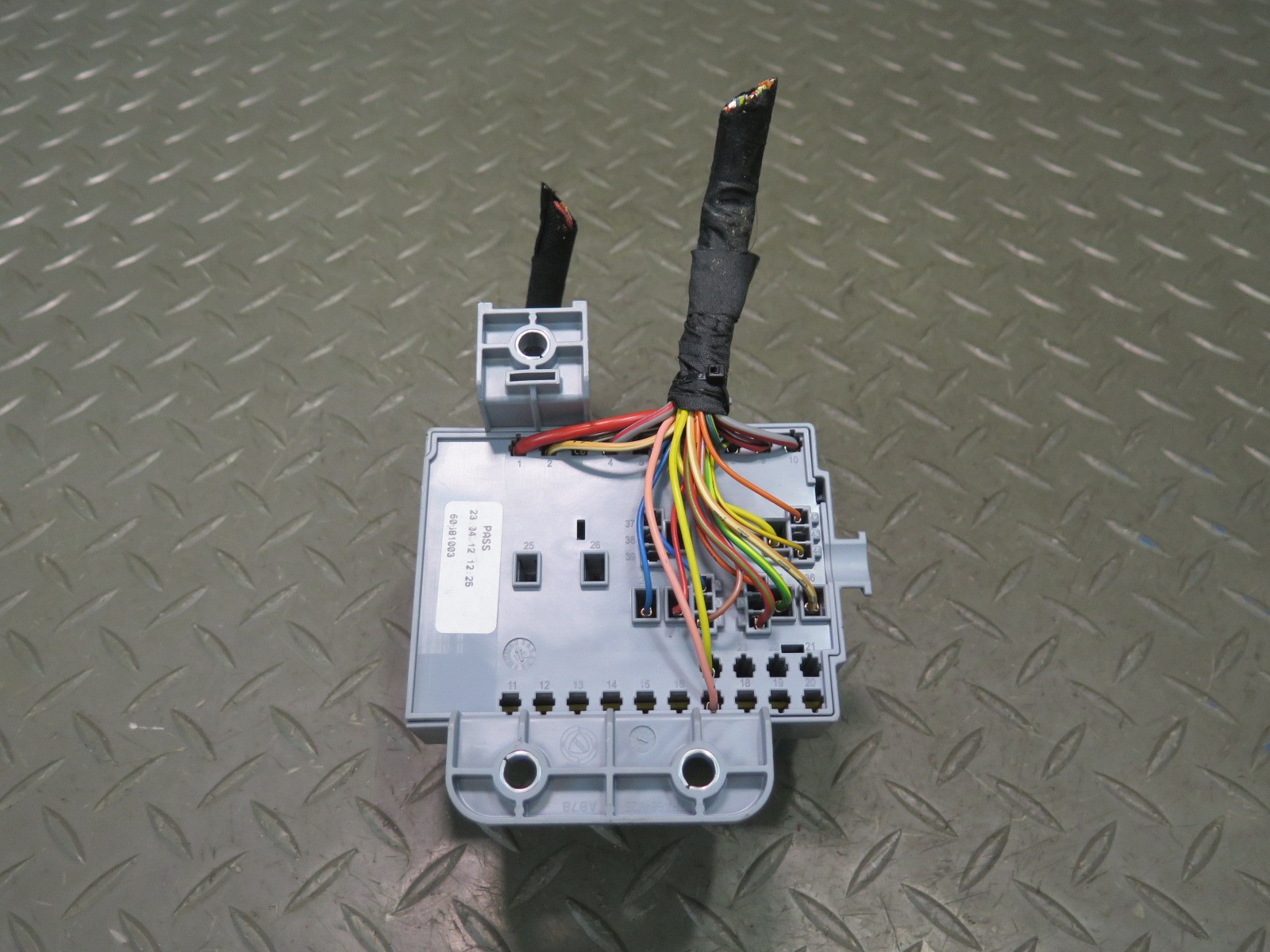 2009-2012 MASERATI GRANTURISMO M145 4.7L SAM FUSE RELAY BOX MODULE 60681003