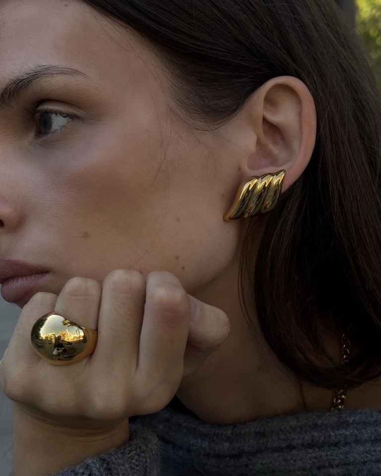 Lote a granel de 15 pares de pendientes impermeables chapados en oro de 18 quilates de acero inoxidable Foto 3 de 3