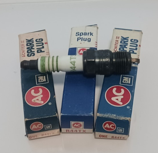 3X GENUINE GM ACDELCO OEM SPARK PLUGS R44TX NOS FREE SHIPPING CHEVY GMC