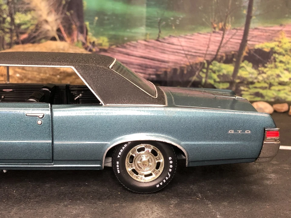 Imperfect 1:24 Diecast Car Johnny Lightning 1965 PONTIAC GTO AQUA No Box AS-IS - Image 4 of 4