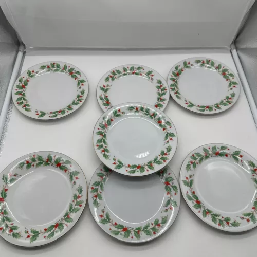 Lot 7 China Pearl Noel Holly & Berries Salad Dessert Plates 7 1/2" Gold Trim