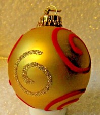 VINTAGE CHRISTMAS TREE ORNAMENT GOLD GLITTER RED VELVET SWIRLS ROUND