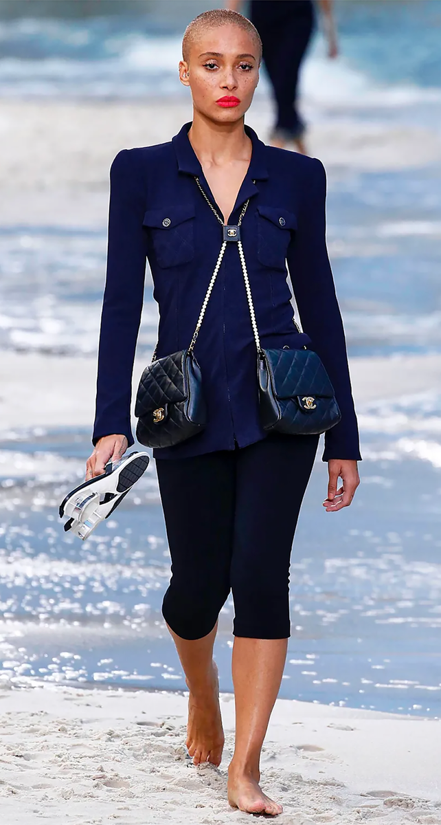 NEW CHANEL 19S NAVY CC BUTTONS RUNWAY QUILTED JACKET 36 | eBay