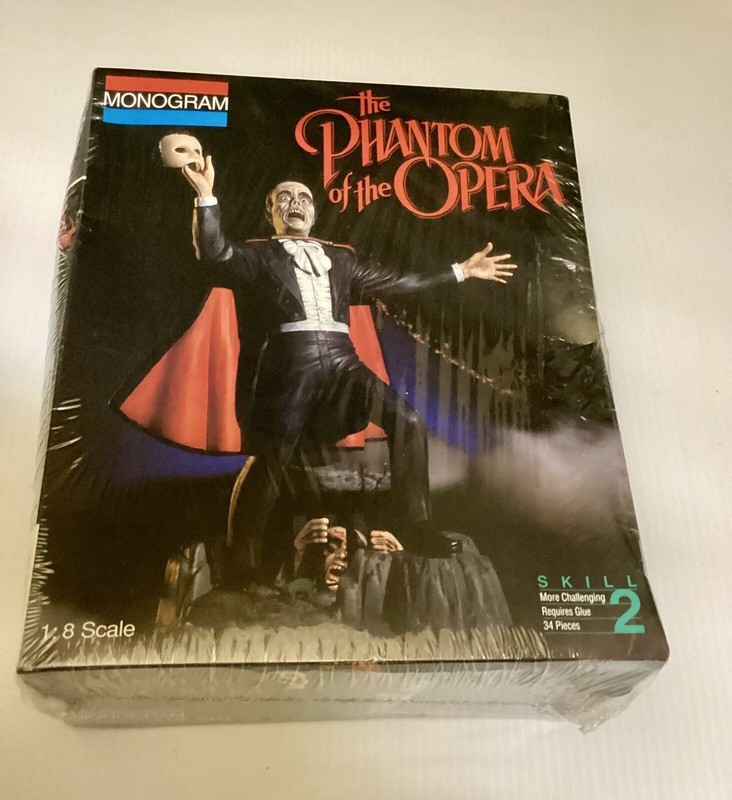 PHANTOM OF THE OPERA MONOGRAM MODEL KIT  UNIVERSAL STUDIOS NEW FACTORY SEALED