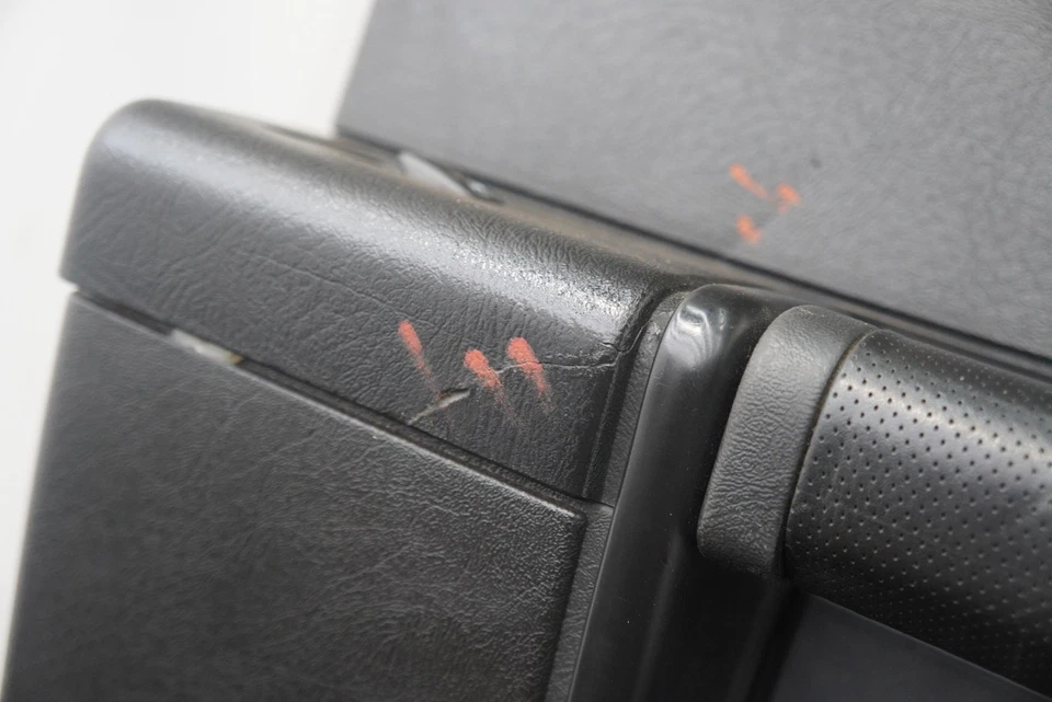 Panel de moldura de puerta interior trasero derecho negro 15909245 OEM Hummer H2 2005-07 *Nota* Foto 3 de 4