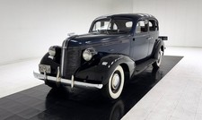 1937 Pontiac Silverstreak DeLuxe 4 Door Sedan