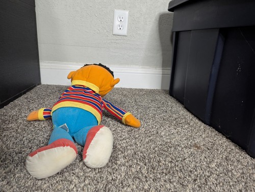 Vintage 1985 Playskool Sesame Street ERNIE Hand puppet - Picture 3 of 6