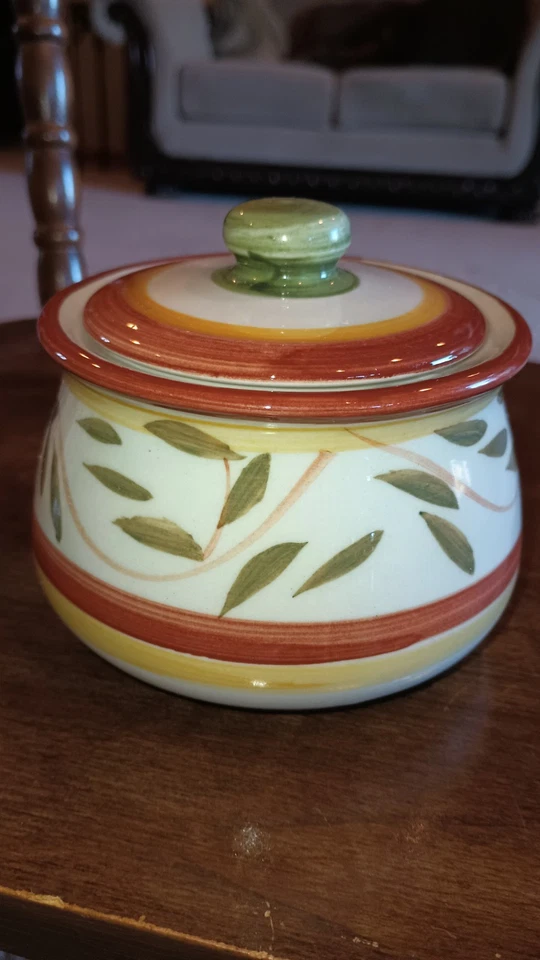 Crema floral Gibson y azúcar con tapa pintada a mano Foto 3 de 4