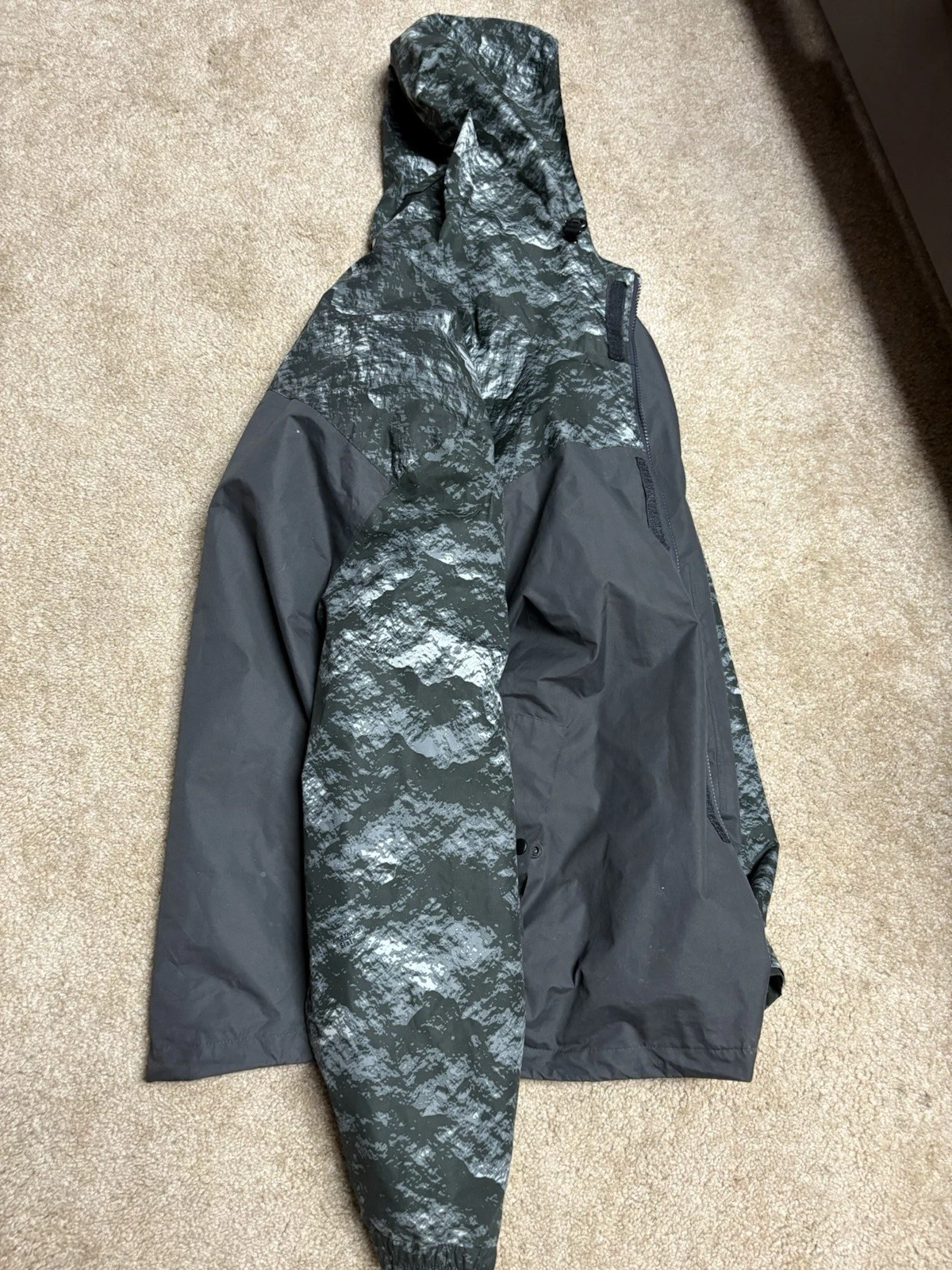 Anglur Rain Coat (Size XL)
Opens in a new window or tab