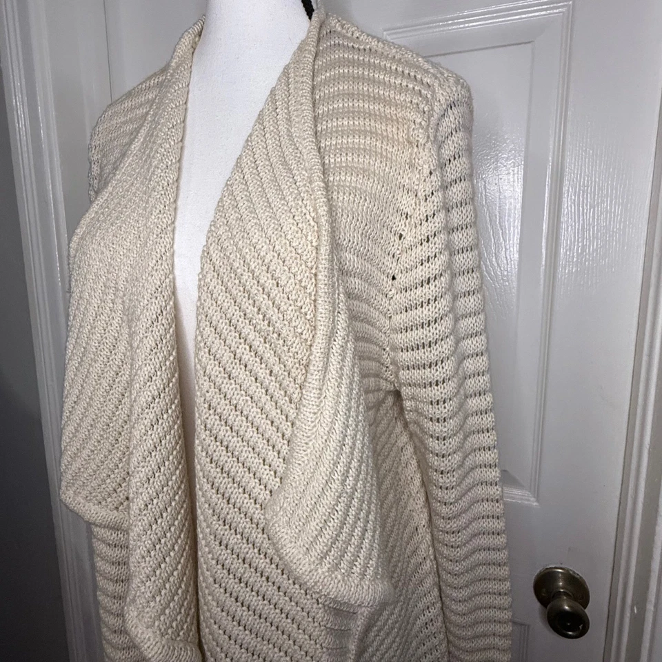 Suéter Volcom tejido crema envolvente talla M/L Foto 3 de 4