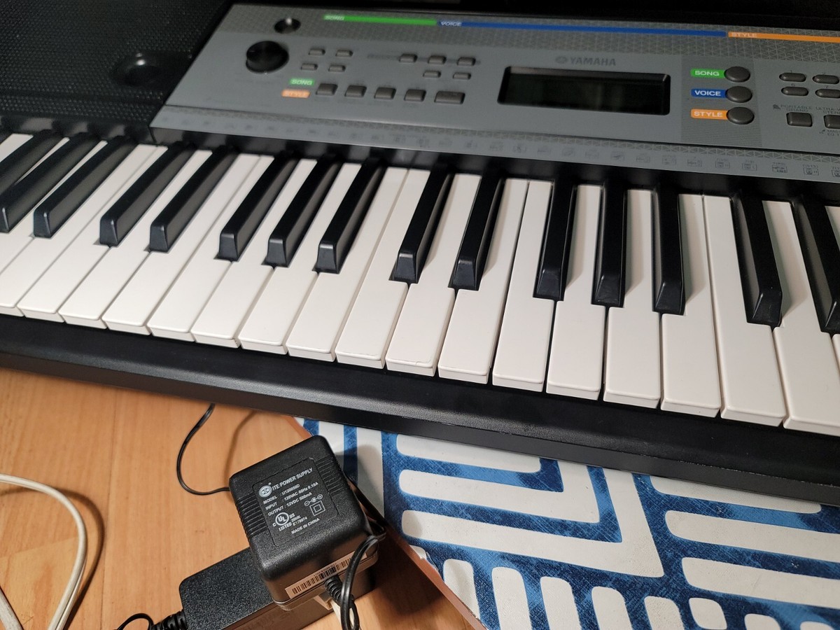Yamaha YPT-220 キーボード 61鍵 ACアダプター付き Yamaha Digital Piano Keyboard YPT-220, 61 Keys, In Black
