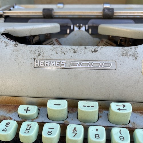 1950s Hermes 3000- Rare For Parts or Restoration. This typewriter doesn't work. - Picture 12 of 24