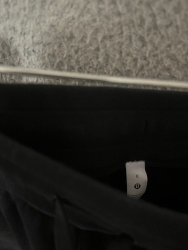 Lululemon Women's Size 6 fleece Black Scuba High-Rise Short 5" LW7CBOS - Picture 2 of 5