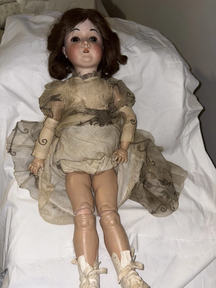 "Muñeca antigua de porcelana Majestic Armand Marsella 26"" Queen Louise" Foto 3 de 4