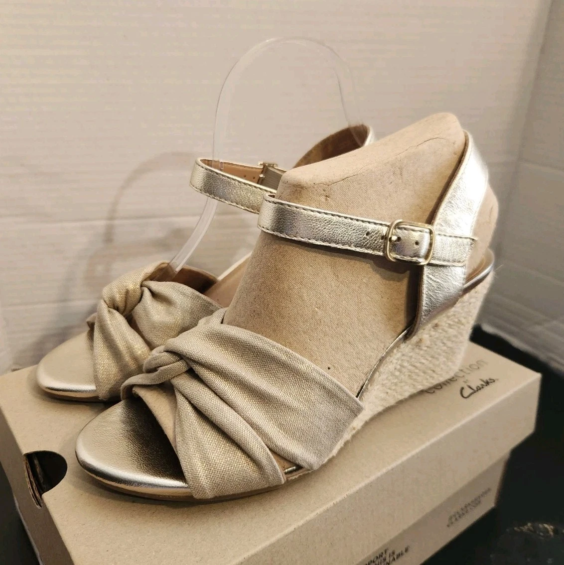 Clarks sandalo donna Margee Beth zeppa oro taglia 7W espadrillas pelle NUOVO