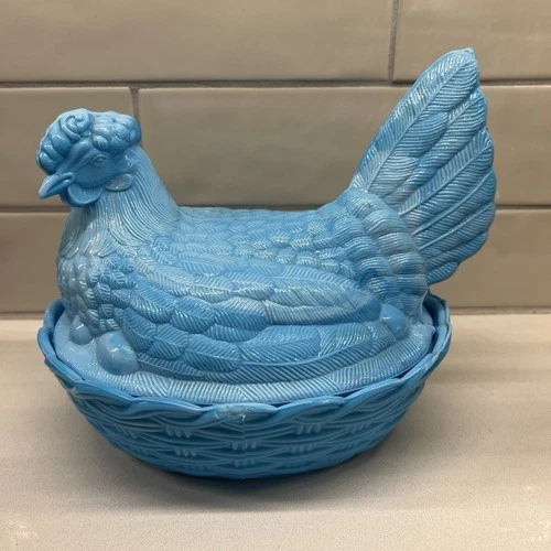 LARGE VINTAGE LIGHT BLUE SWIRL MILK GLASS HEN ON NEST LIDDED CANDY DISH (READ)