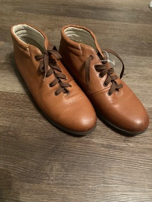 Soft Step Tan Brown Lace Up Shoes