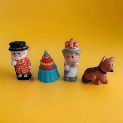 ELC Happy Land Queen Elizabeth II Diamond Jubilee Set, Queen, Corgi, Kuchen & Extra. 