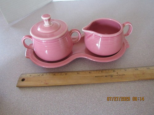 Crema y azucarero Fiestaware con tapa y bandeja rosa/rosa descontinuado - Imagen 6 de 6