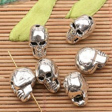 Cuentas espaciadoras cabeza calavera tono plata tibetano agujero 1 mm 15x12x9 mm 50 un. H0658