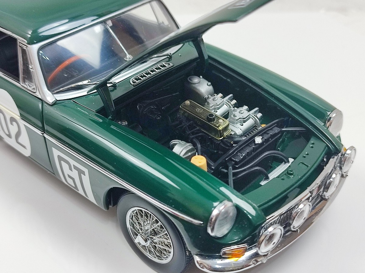 Autoart 1/18 1967 Mgb GT MkII Nurburgring Green Classic Race Autoart 1/18 1967 Mgb GT MkII Nurburgring Green Classic Race