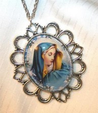 Lovely Festooned Silvertn Mater Dolorosa Lady of Sorrows Cameo Medal Necklace