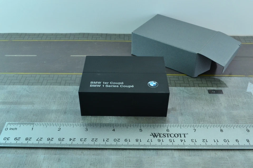 Herpa 宝马系列 1 英寸展示折叠盒 1: 87 比例 HO (HO1176) — 第 2/2 张图片