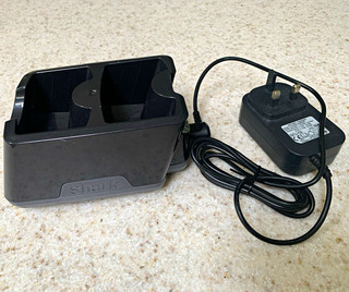 Shark Battery Charger with Charging Dock Base Model/MPN YLS0483A U2880802