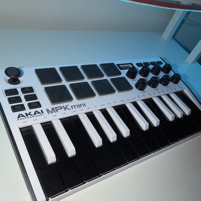 Akai MPK Mini MK3 Keyboard and Pad Controller