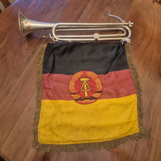 DDR silberfarbene Signalfanfare Zentrales Musikkorps