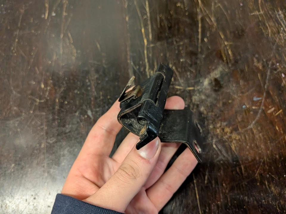 Jaguar XJ6 1989 bisagra de puerta de combustible Foto 4 de 4