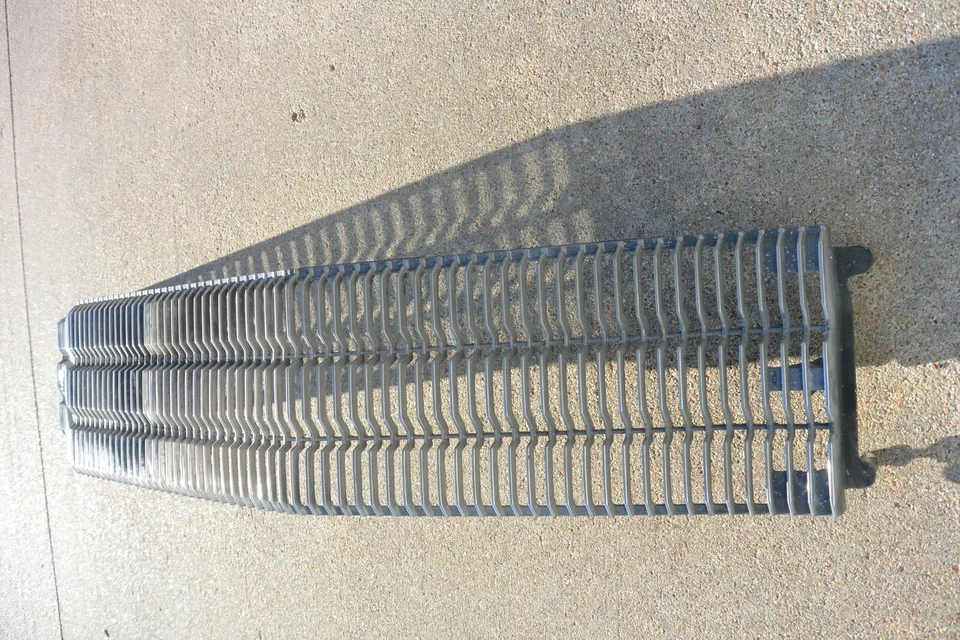 1970 Chrysler Newport решетка б/у 2949683 MoPar - Изображение 3 из 4