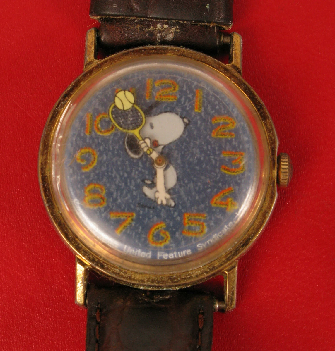 VINTAGE SNOOPY TENNIS GOLD TONE WATCH WRISTWATCH WORKING