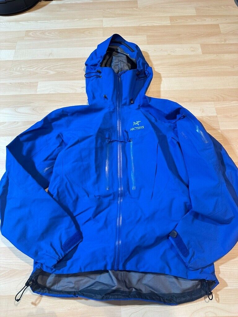 ARCTERYX Alpha SV Jacket Womens Size Medium Made in Canada ARCTERYX Alpha SV Jacket Womens Size Medium Made in Canada