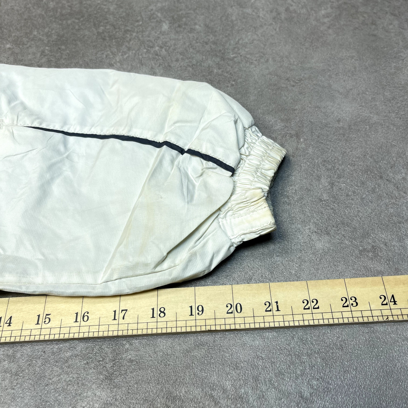 Umbro Rain Jacket Mens Medium Full-Zip Vintage Windbreaker Coat, White image 3