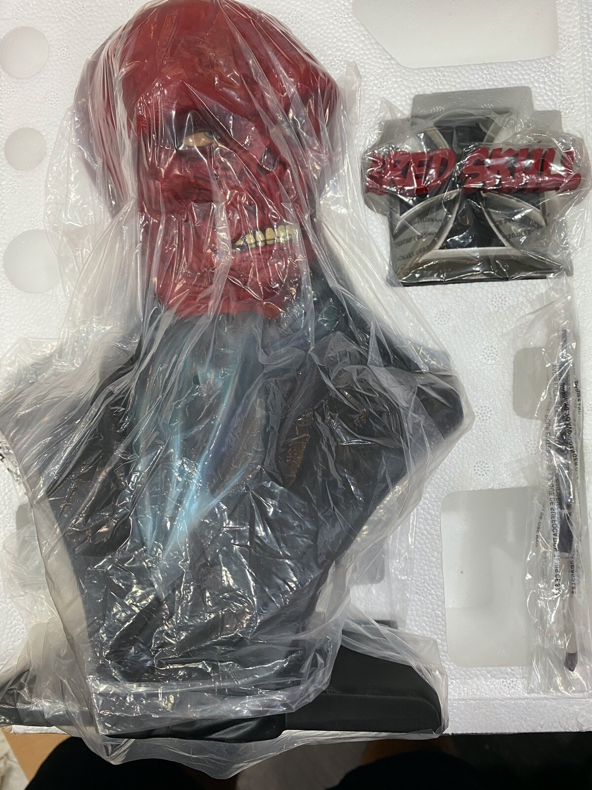 SIDESHOW EXCLUSIVE RED SKULL LEGENDARY SCALE BUST 125/150 NEW - Picture 5 of 12