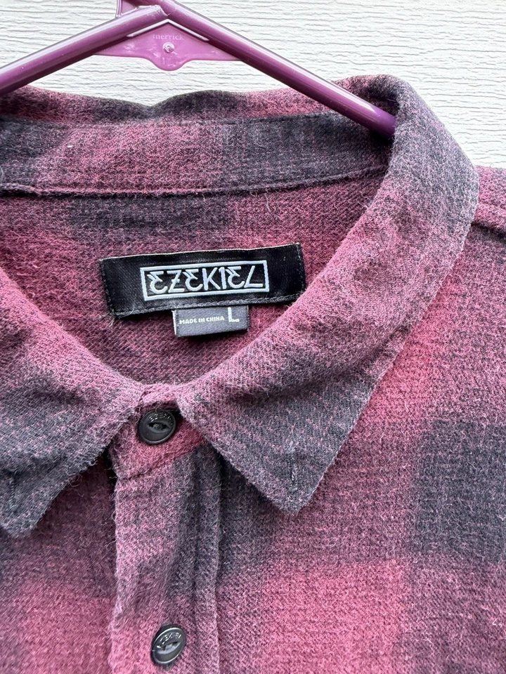 Men's EZEKIEL FLANNEL Red & Black PLAID FLANNEL Button Up Shirt Size Large  - Image 2 of 4