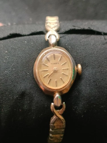 Vintage Timex gold tone watch not working