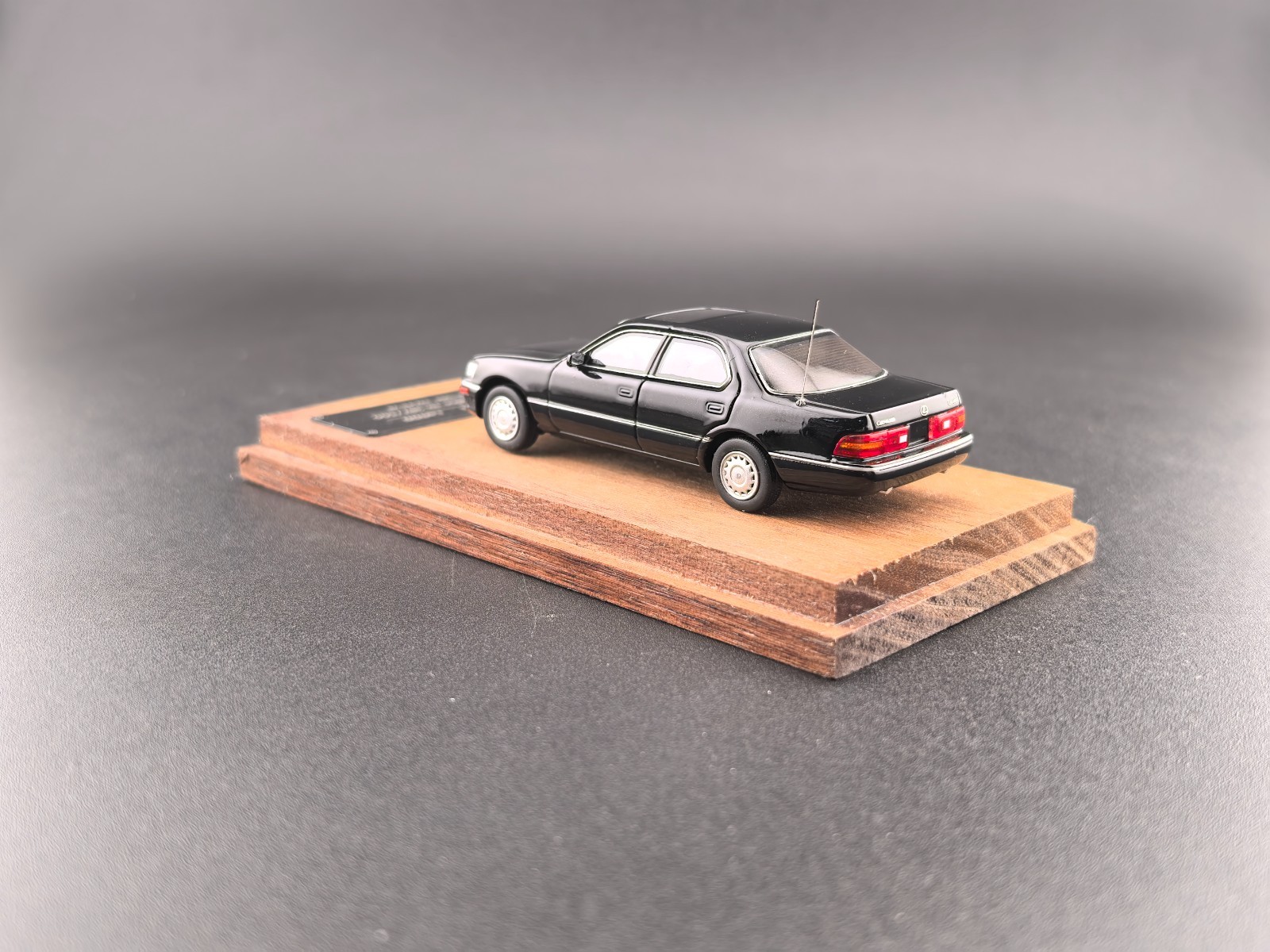 Fine Works 1:64 Lexus LS400 Alloy Car Model Collection Open Lid