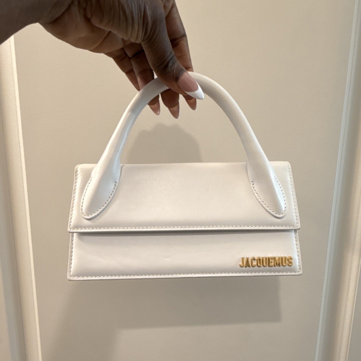 JACQUEMUS ホワイト ハンドバッグ Jacquemus White Mini Top Handle Bag with Detachable Strap and Logo